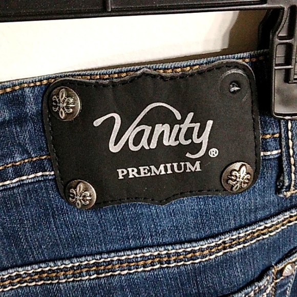 Premium Vanity Collection - Picture 4 of 5